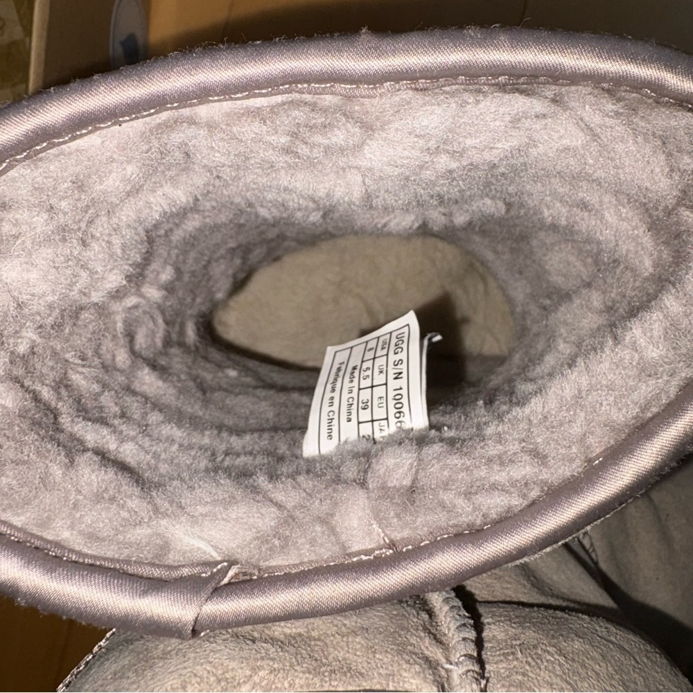 UGG Classic Short Crystal Bows Gray Grey Size 8 - Picture 4 of 7